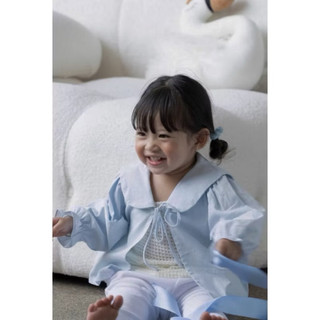 Áo khoác bé gái cổ bèo cột dây màu xanh
