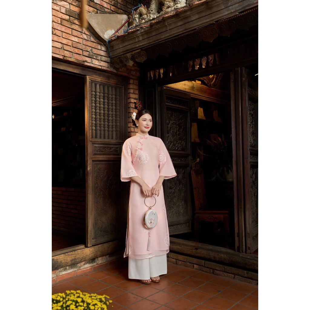 Thời Trang Nữ LASY| Áo Dài Tơ Thêu Hoa Tay Lửng Viền Ren Đính Nơ  - AD1578