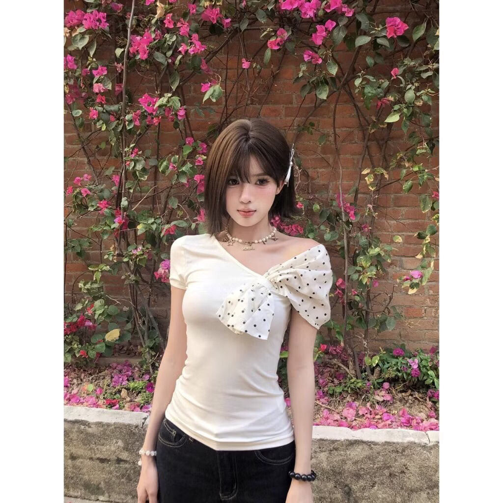 Áo tiểu thư lệch vai phối nơ chấm bi dịu dàng A184 | BigBuy360 - bigbuy360.vn