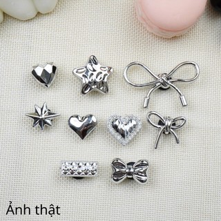 Bộ 9 Sticker, Charm 3D chủ đề Nơ bạc DIY gắn Dép Sục, Cá Sấu JB-240 Mita