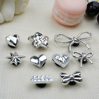 Bộ 9 Sticker, Charm 3D chủ đề Nơ bạc DIY gắn Dép Sục, Cá Sấu JB-240 Mita