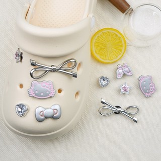 Bộ 10 Sticker, Charm 3D chủ đề Mèo nơ bạc nhựa cứng gắn Dép Sục, Cá Sấu JB-331 Mita