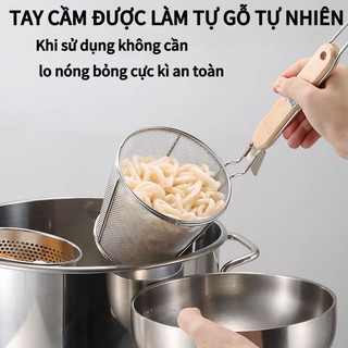 Vợt trụng hủ tiếu mì, phở inox có quai treo trên thành nồi và tay cầm gỗ cách nhiệt vợt vớt đồ chiên vợt inox nhà bếp