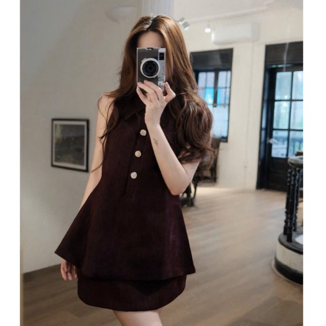 “Claire Set” Set 2 món : Áo vest gile cổ bẻ đính khuy đồng kèm chân váy chữ A ngắn sang chảnh, 1 màu (hàng có sẵn)