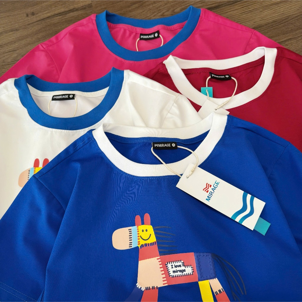 Áo Thun Mirage In Họa Tiết Ngựa Phối Viền Cổ Nổi Bật Chất 100% Cotton Mềm Mịn Thoáng Mát.
