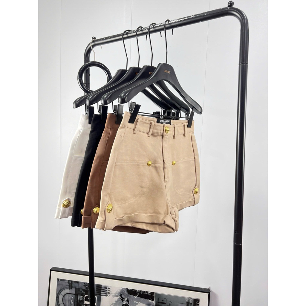 Quần short đính nút trắng nude nâu đen