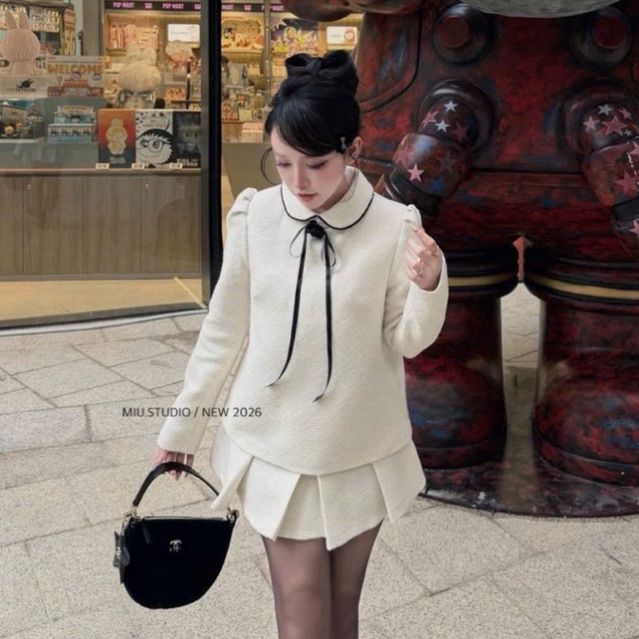 MIU.STUDIO •[Hàng có sẵn] Set dạ nữ, Áo dạ dài tay cổ sen kèm nơ hoa cài + chân váy xếp ly style nhẹ nhàng tiểu thư HQ