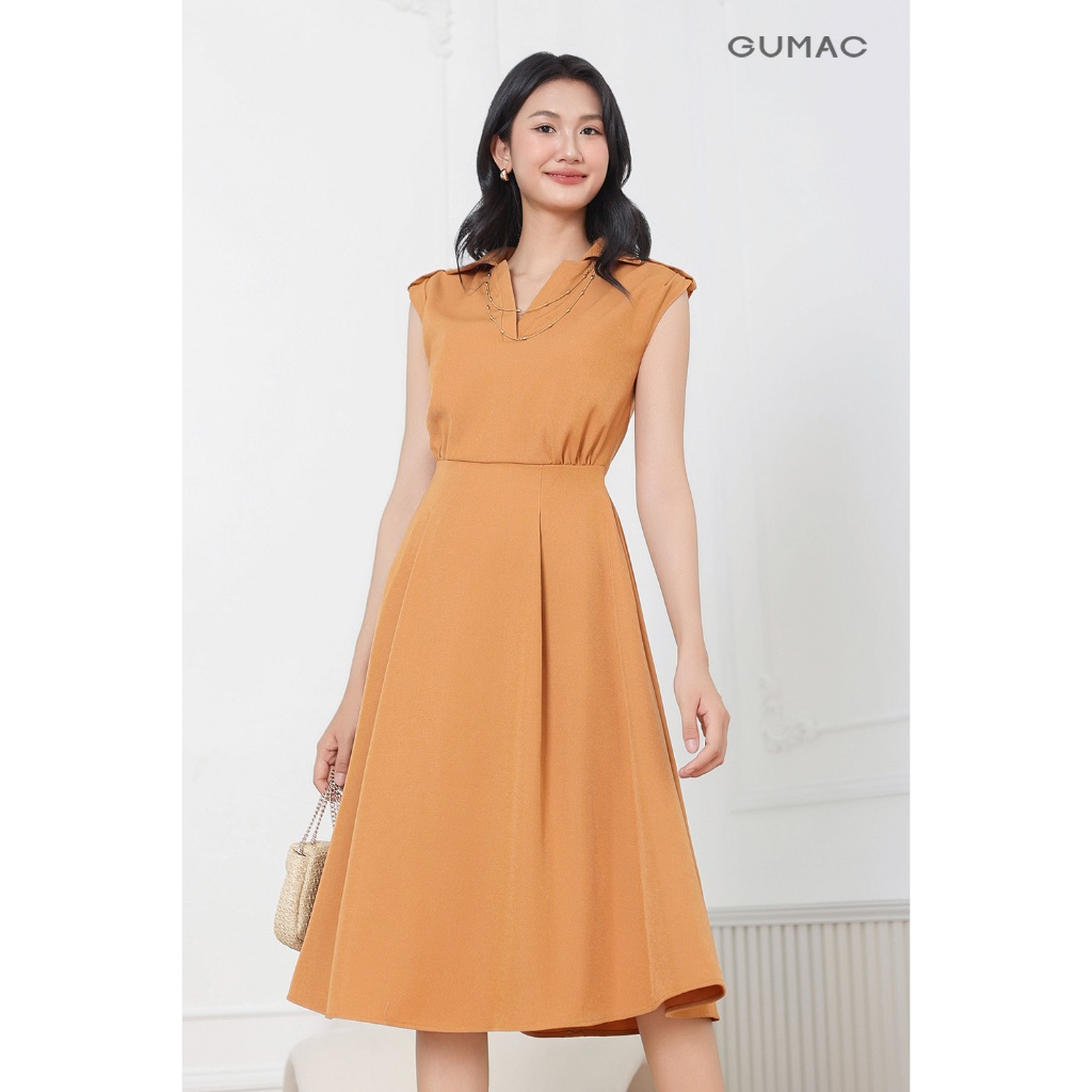 Đầm Nữ Form A Xòe GUMAC Thiết Kế Cổ V Bẻ Đính Nút Vai Eo Cao Xếp Ly Trước Cách Điệu DF04002