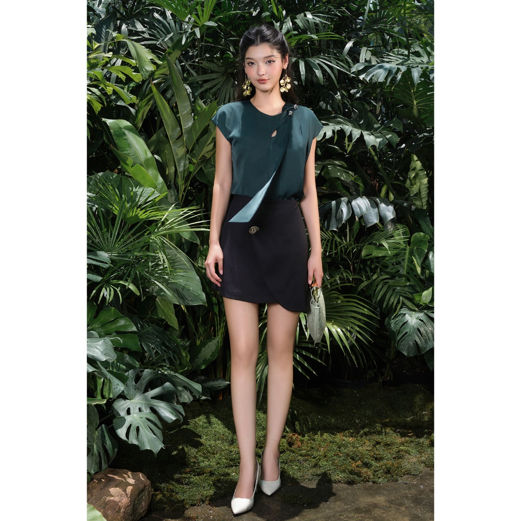 Chân Váy Nữ GUMAC Form A Ngắn Đắp Layer Đính Nút Chất Kaki Thun Co Giãn Tôn Dáng VF05032