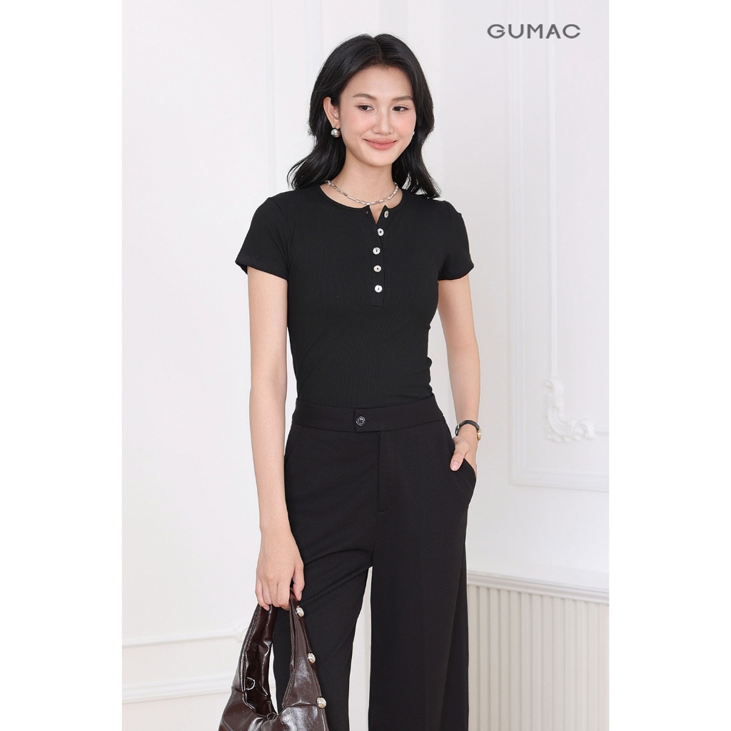 Áo Thun Nữ GUMAC Form Slim Cổ Tròn Đính Nút Xà Cừ Co Giãn Thoải Mái ATF04021