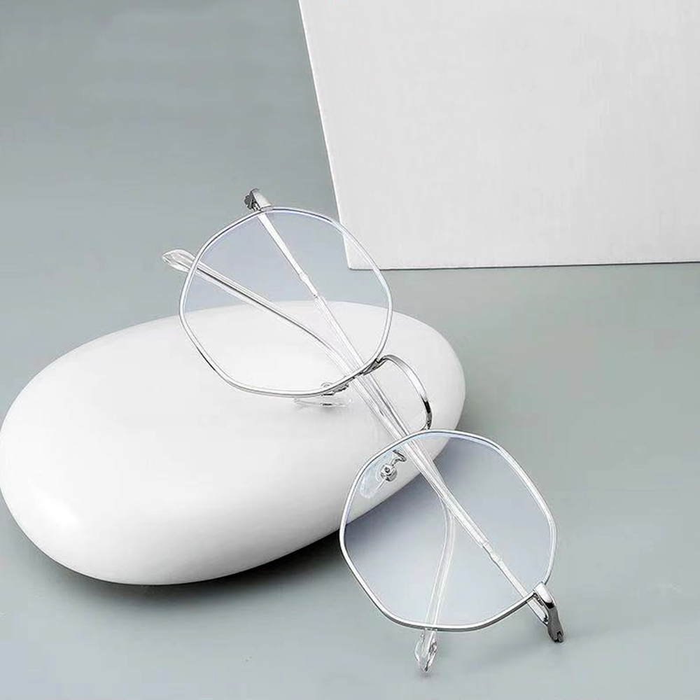 Mô tả Kính cận có độ sẵn 0 - 6 độ nữ, nam mắt lục giác gọng kim loại 7K3039. Tròng 0 độ chống ánh sáng xanh, UV - 1