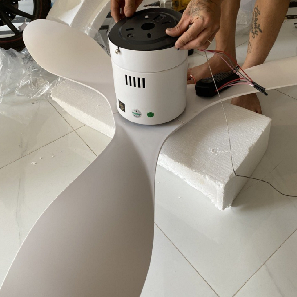 Đèn LED 3 màu trên quạt trần SuperVilighting