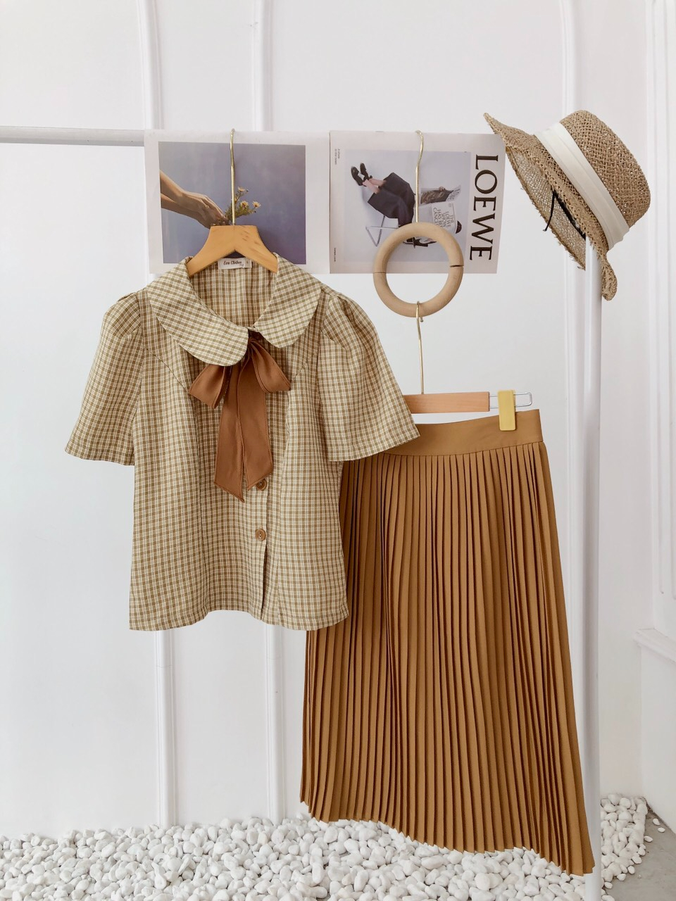 Mô tả Set sơ mi chân váy công sở cổ tròn tay lỡ mix chân váy xếp ly chất liệu kate nhật hiện đại Evalover - 1