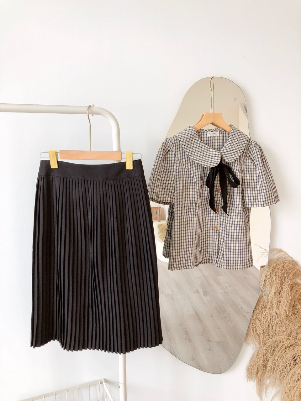 Mô tả Set sơ mi chân váy công sở cổ tròn tay lỡ mix chân váy xếp ly chất liệu kate nhật hiện đại Evalover - 3