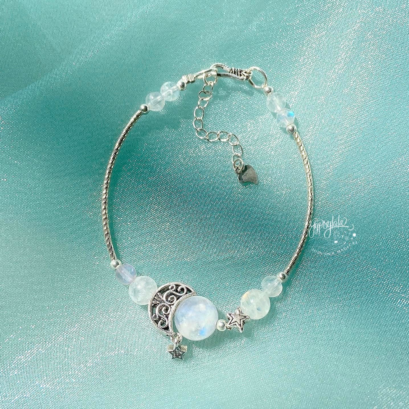 Mô tả Vòng Tay Thiết Kế 9 Viên Charm Mặt Trăng Ngôi Sao Nhiều Màu SP002754 Gypsy.lala - 1