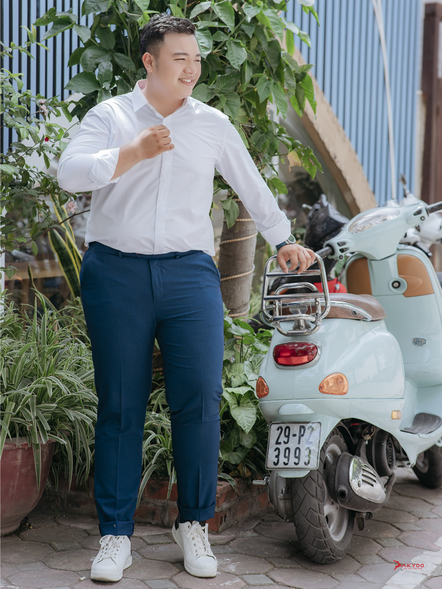 Mẫu mặc áo sơ mi AKYOO bigsize