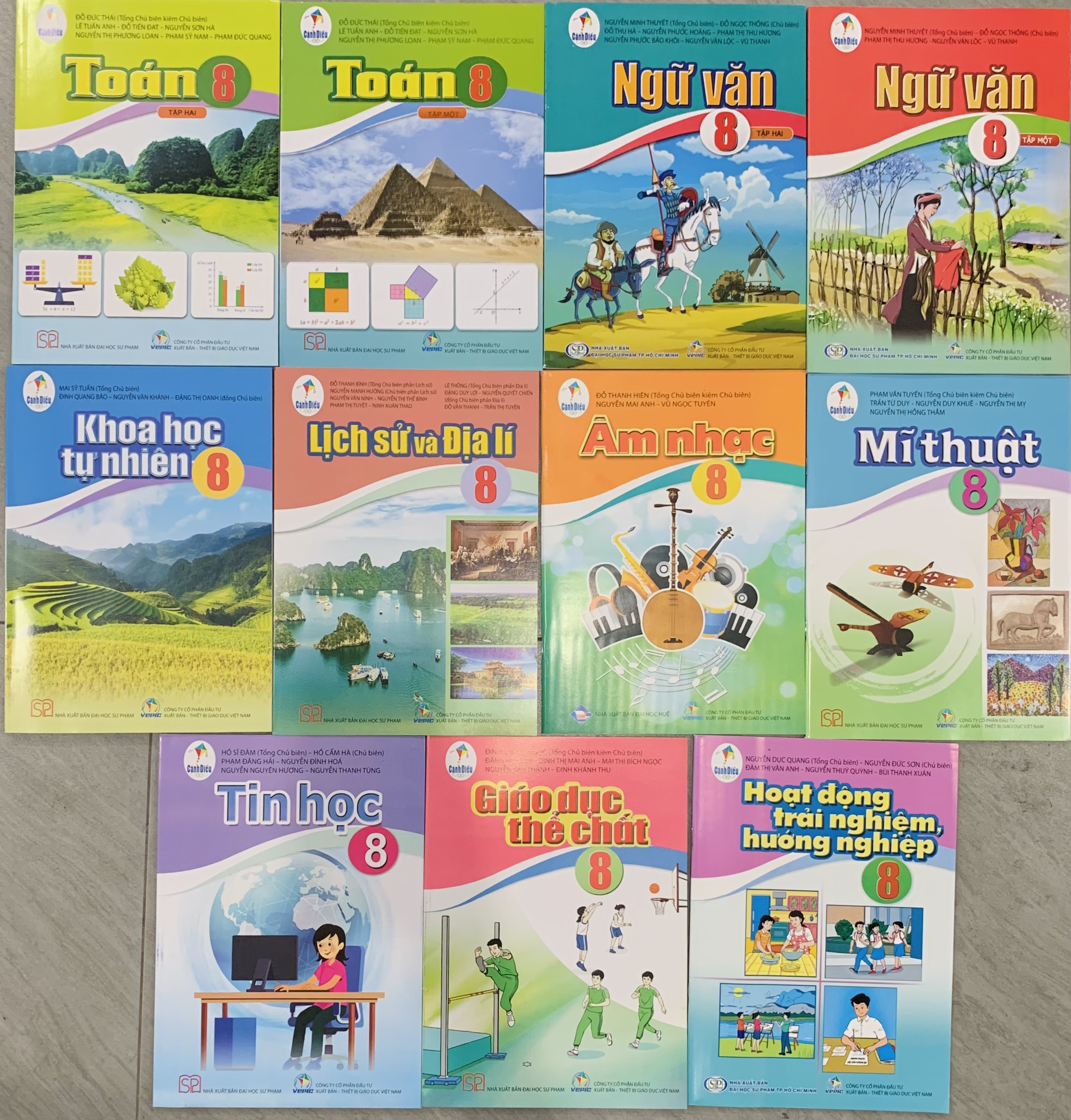 Mô tả Sách - Sách giáo khoa lớp 8 - chương trình cánh diều (lẻ) + bán kèm 1 quyển vở viết - 1