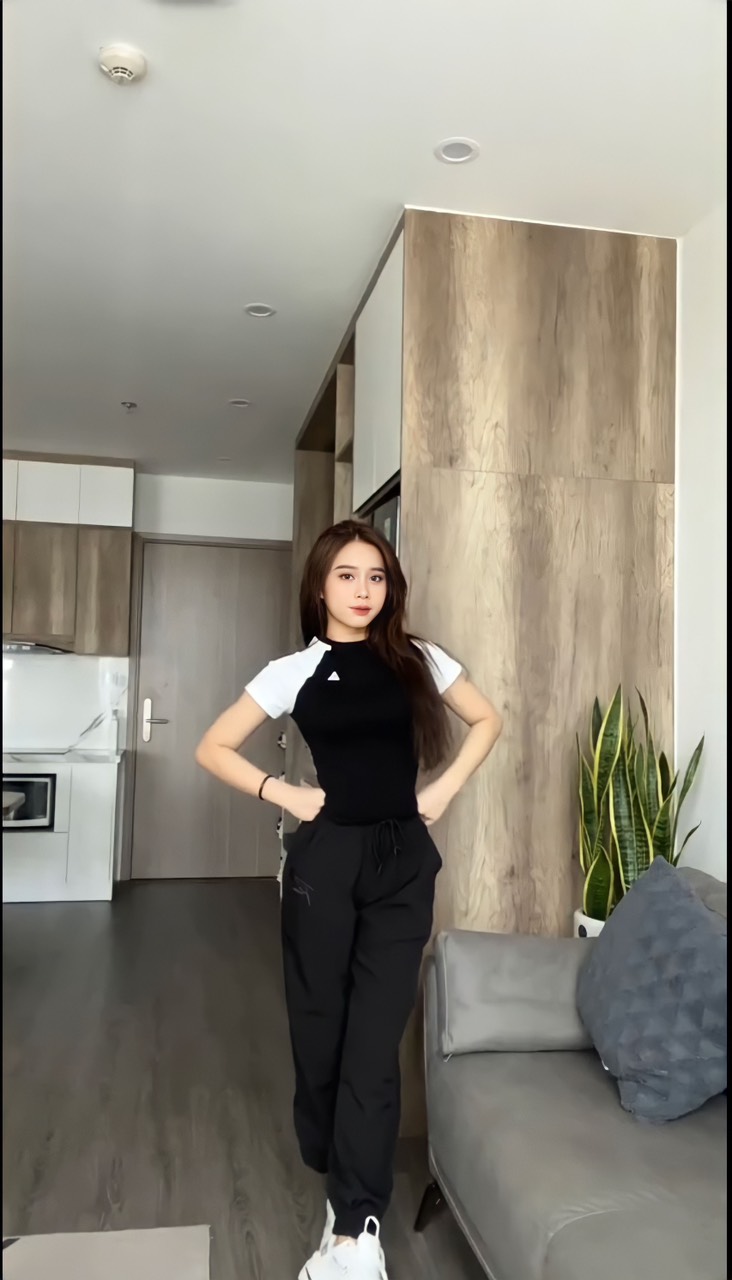 Mô tả Bộ đồ tập thể thao Fitme áo thun Raglan Đen - Trắng quần jogger Đen - 1