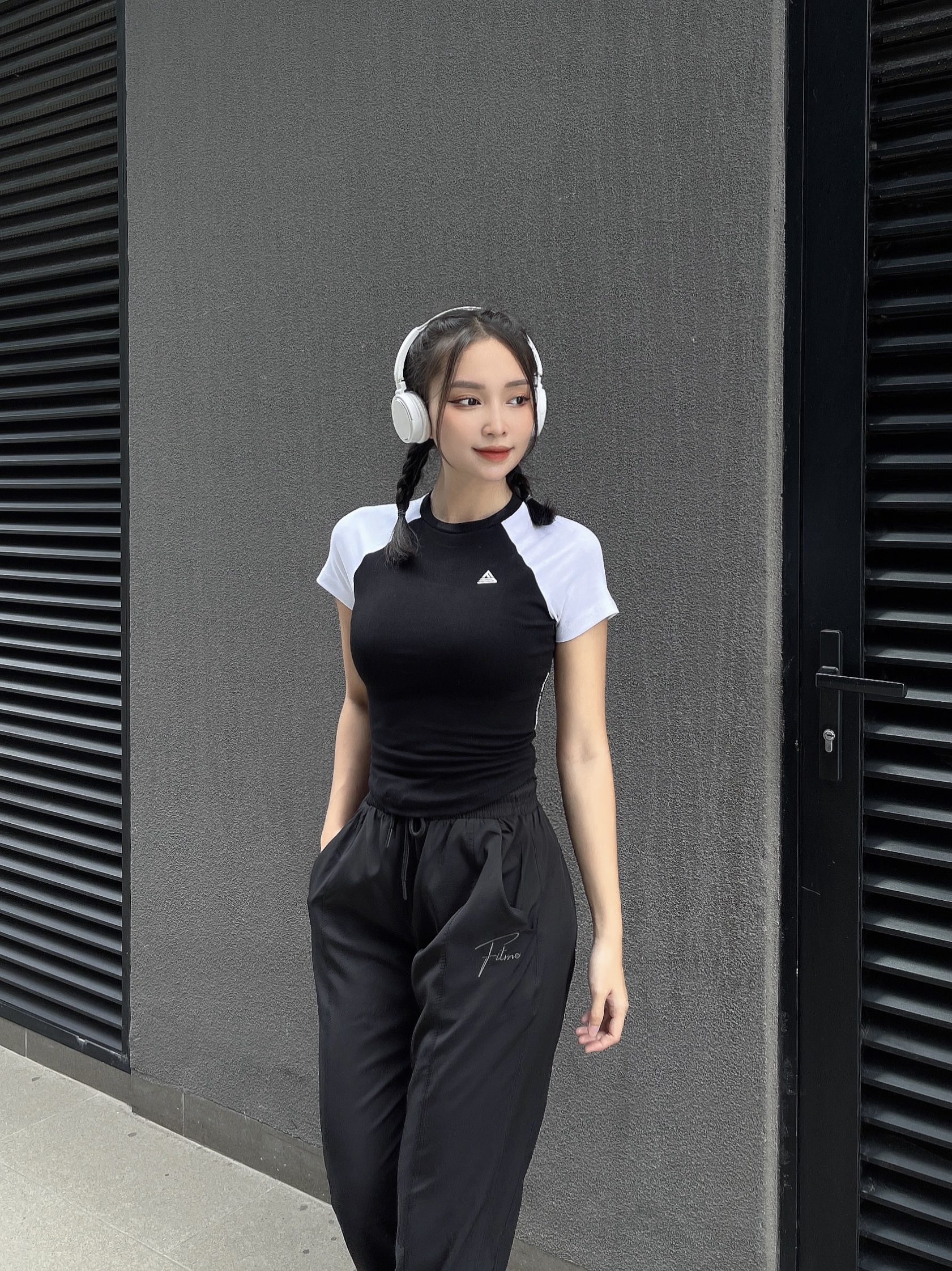 Mô tả Bộ đồ tập thể thao Fitme áo thun Raglan Đen - Trắng quần jogger Đen - 3