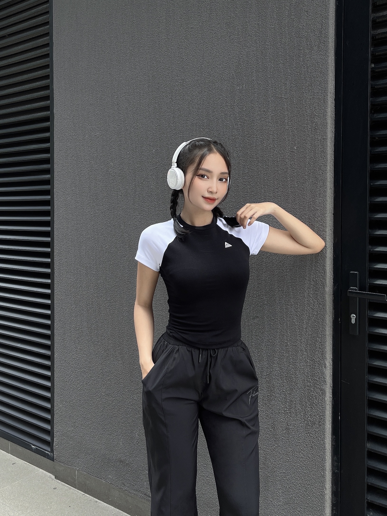 Mô tả Bộ đồ tập thể thao Fitme áo thun Raglan Đen - Trắng quần jogger Đen - 4
