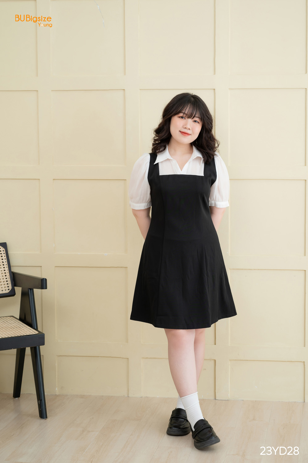 Mô tả Đầm sơ mi cổ đức phối trắng giả yếm BIGSIZE (55kg đến 95kg) - 23YD28 - [BU Bigsize Young] - 2
