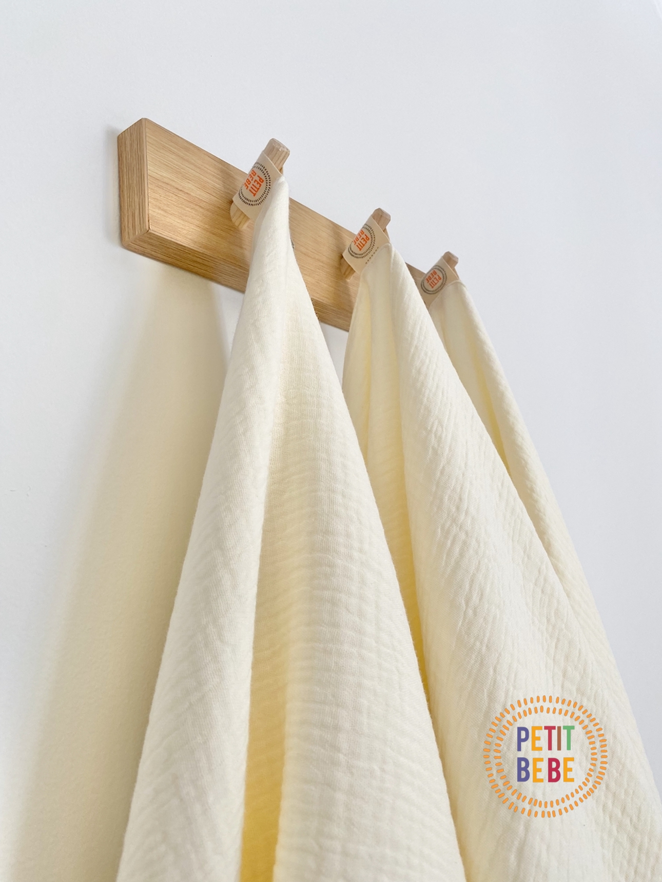 Mô tả Khăn sữa cho bé màu kem trơn Petit Bebe muslin thấm hút mềm mại cho làn da bé - 2