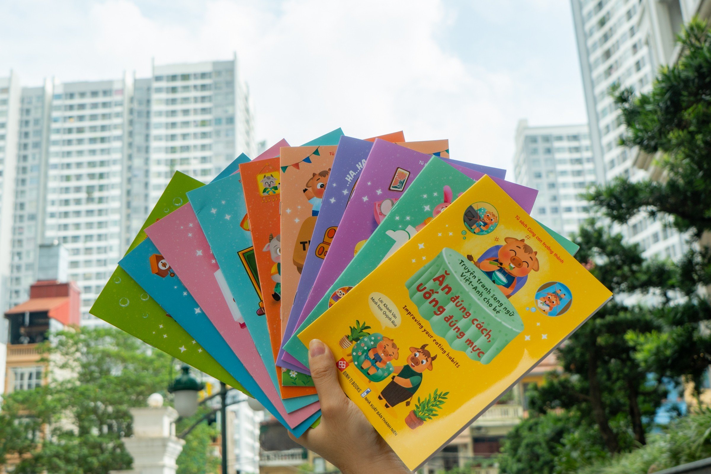 Mô tả Truyện tranh song ngữ Việt - Anh cho bé - Giáo dục tính cách cho trẻ 3 - 9 tuổi - Đinh Tị Books - 1