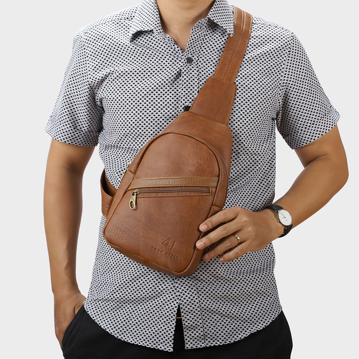 Mô tả Túi Nam Da Đeo Chéo Trước Ngực 4U Nhỏ Gọn BA418 - 4