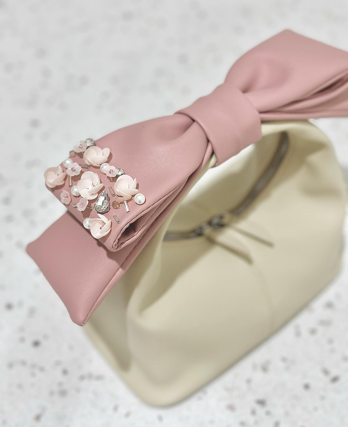 Túi Chow bag Hérisson màu kem + nơ hồng bản xách tay | Shopee Việt Nam