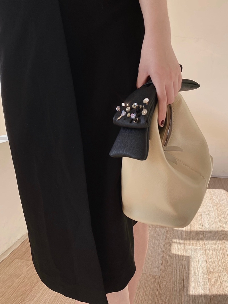 Túi Chow bag Hérisson màu kem + nơ kem bản xách tay (không gắn được dây ...