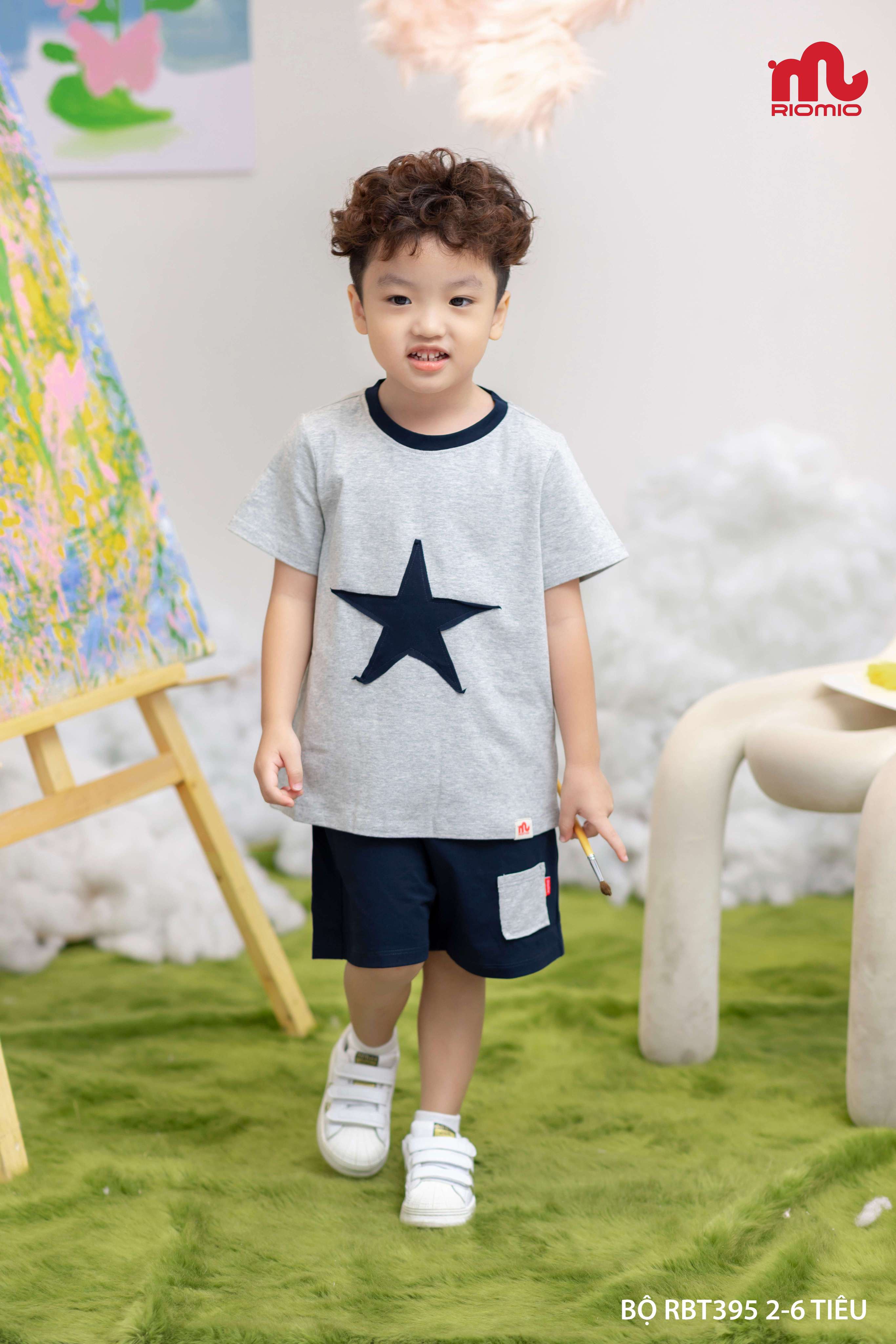 Mô tả Bộ đồ bé trai mùa hè RIOMIO in hình sao 5 cánh mềm co giãn tốt size 13-27kg RBT395 - 3