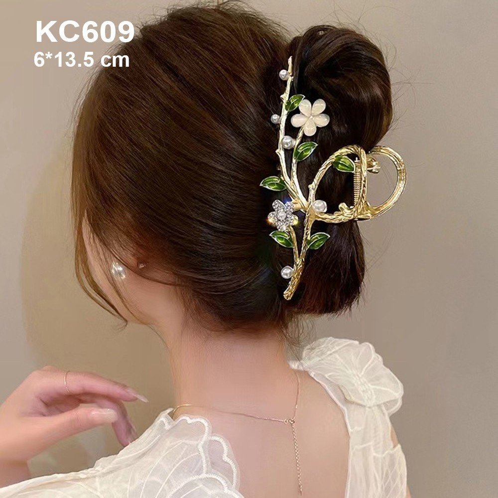 Mô tả GOTI - Kẹp Càng Cua Lớn Hình Hoa Trắng Lá Xanh Đính Hạt Xinh Xắn Quà Tặng Nữ 20/10 8/3 – Phụ Kiện Tóc Thanh Lịch KC609 - 1