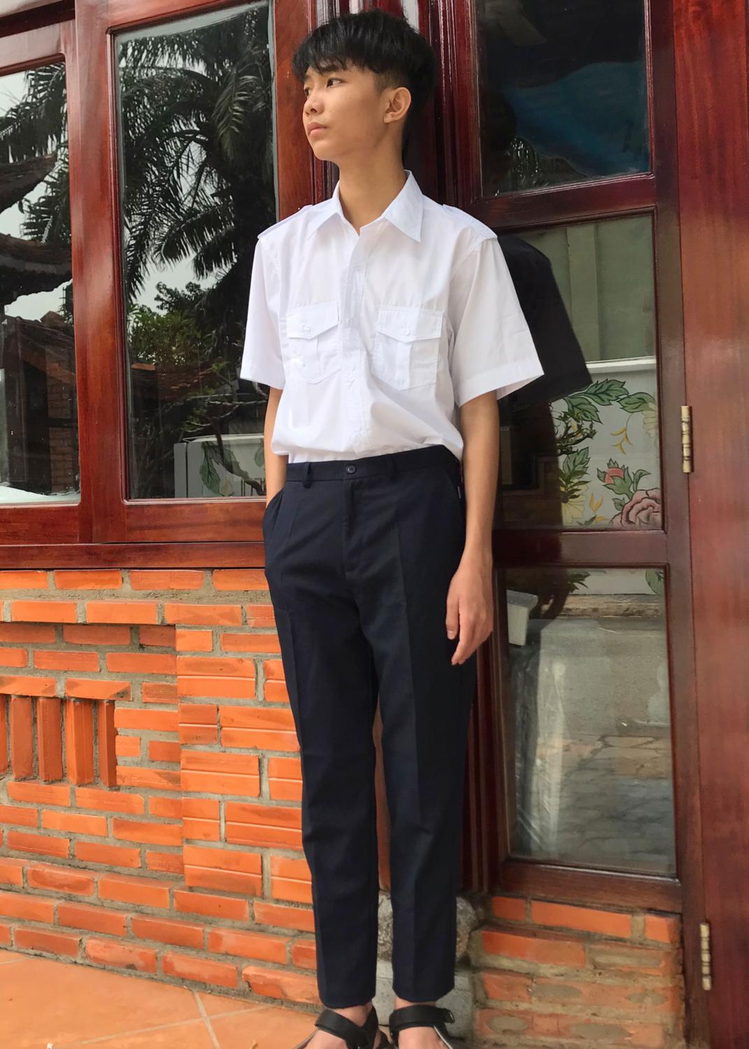 Áo sơ mi đồng phục Jadiny trên móc