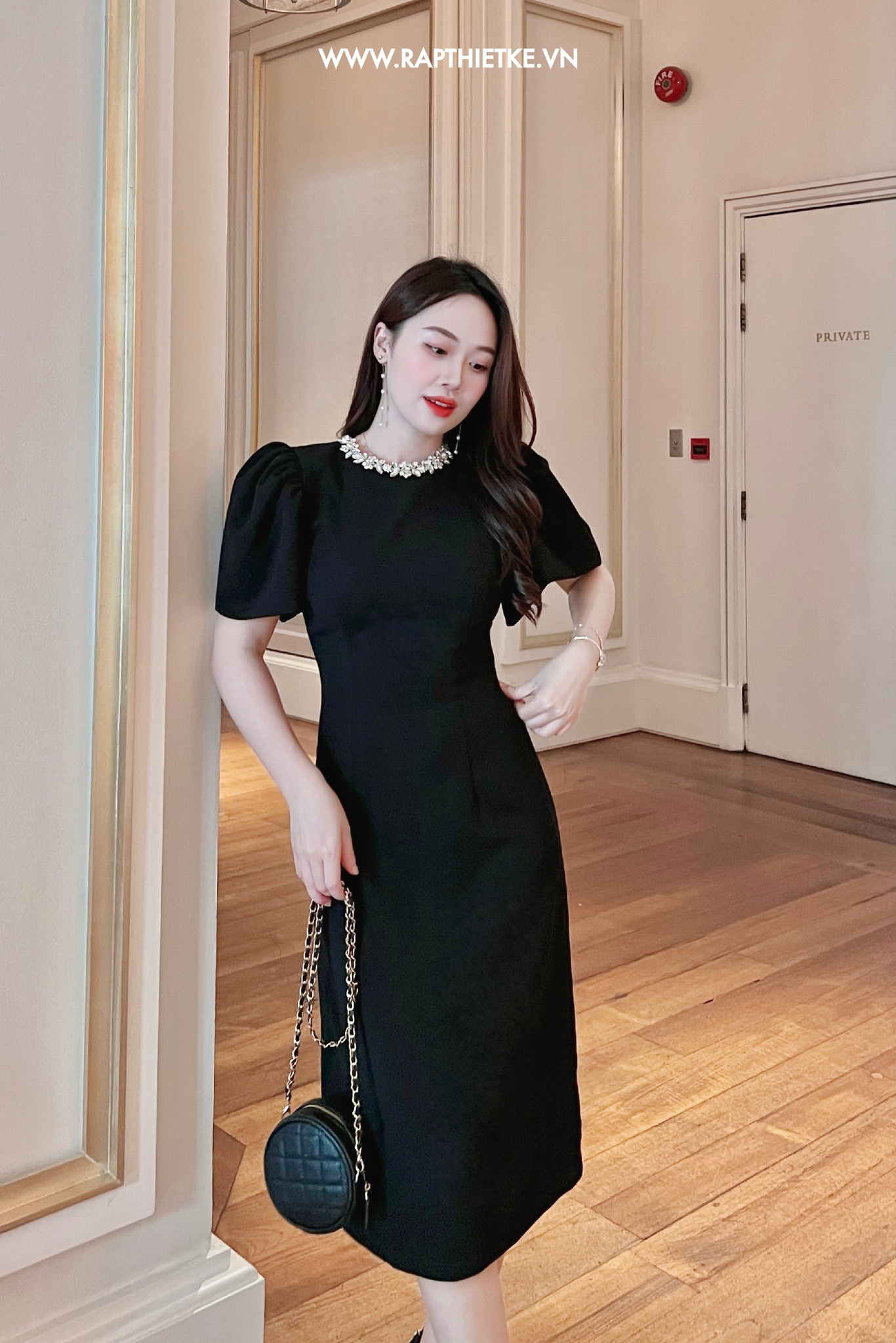 Mô tả RẬP - Đầm Đen Tay Phồng Cổ Tròn Đính Đá Trắng - TITI 06 ĐEN ĐÁ TRẮNG - 2