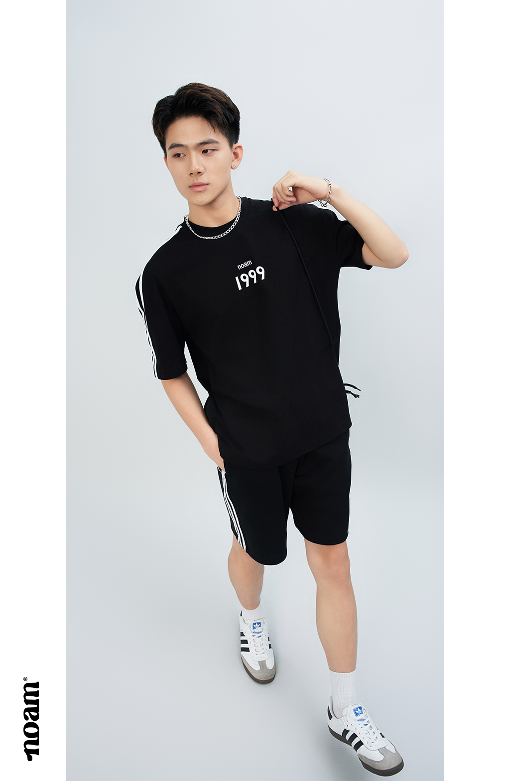 Mô tả Áo thun Form rộng NOAM Triple Stripes Unisex 100% Cotton - Màu đen/trắng/xanh - 8