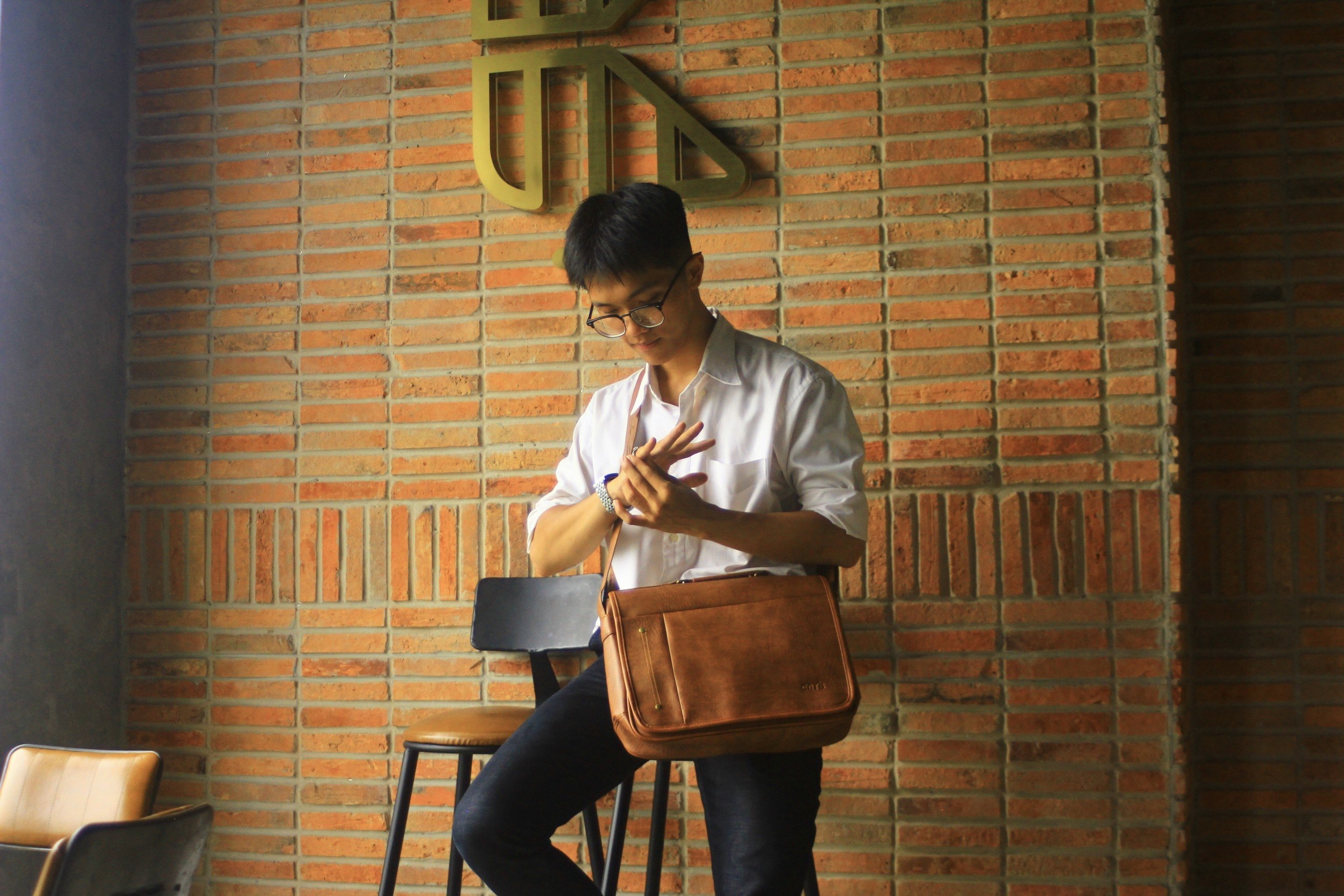 Mô tả Cặp xách đeo chéo CNT cao cấp unisex phong cách cổ điển CA14 nhiều màu - 1