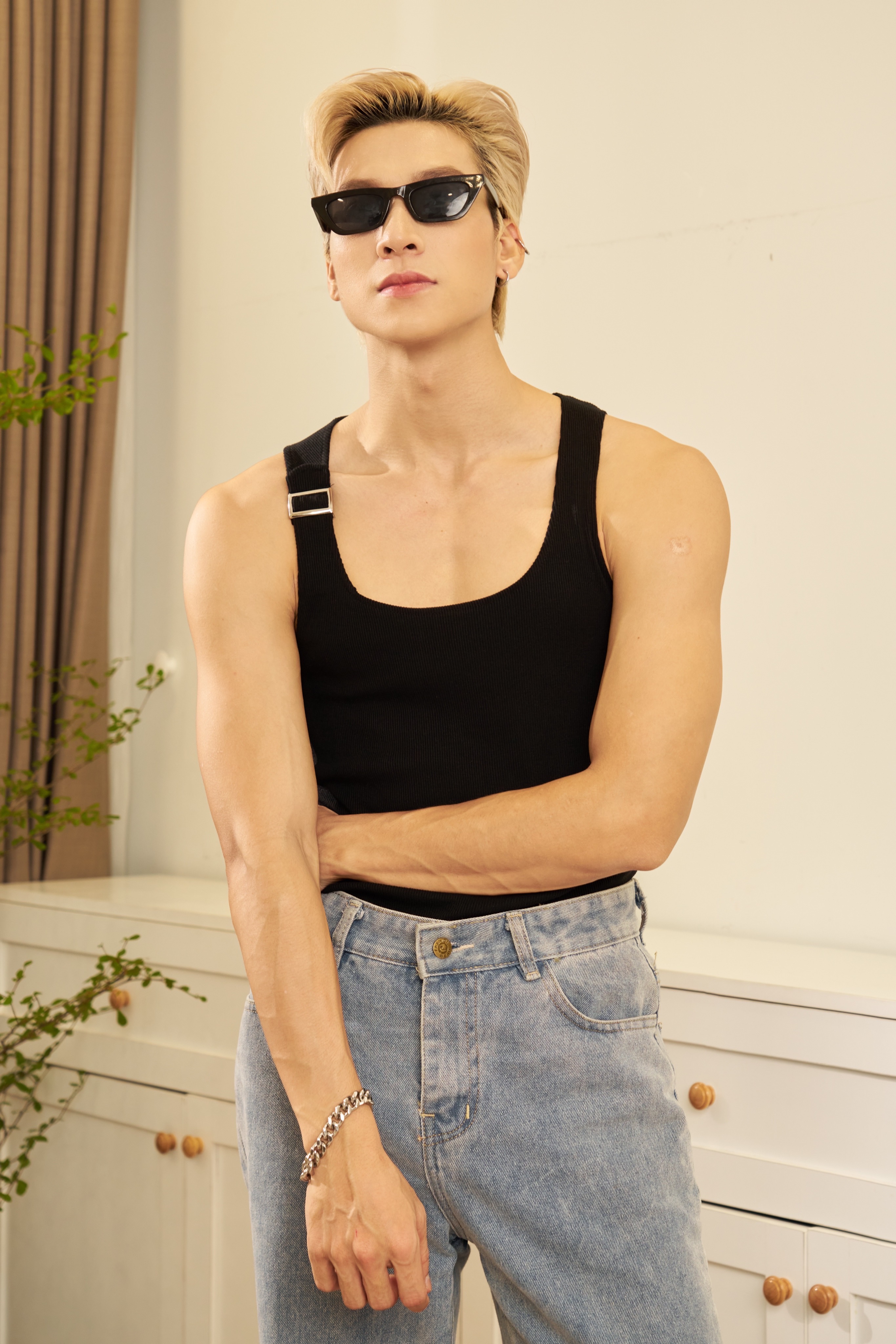Mô tả Áo Thun Nam TankTop Ba Lỗ Cổ Vuông Dây Khoen Một Bên Form Body Thun Gân Cao Cấp Thương Hiệu Mr Twins - 1