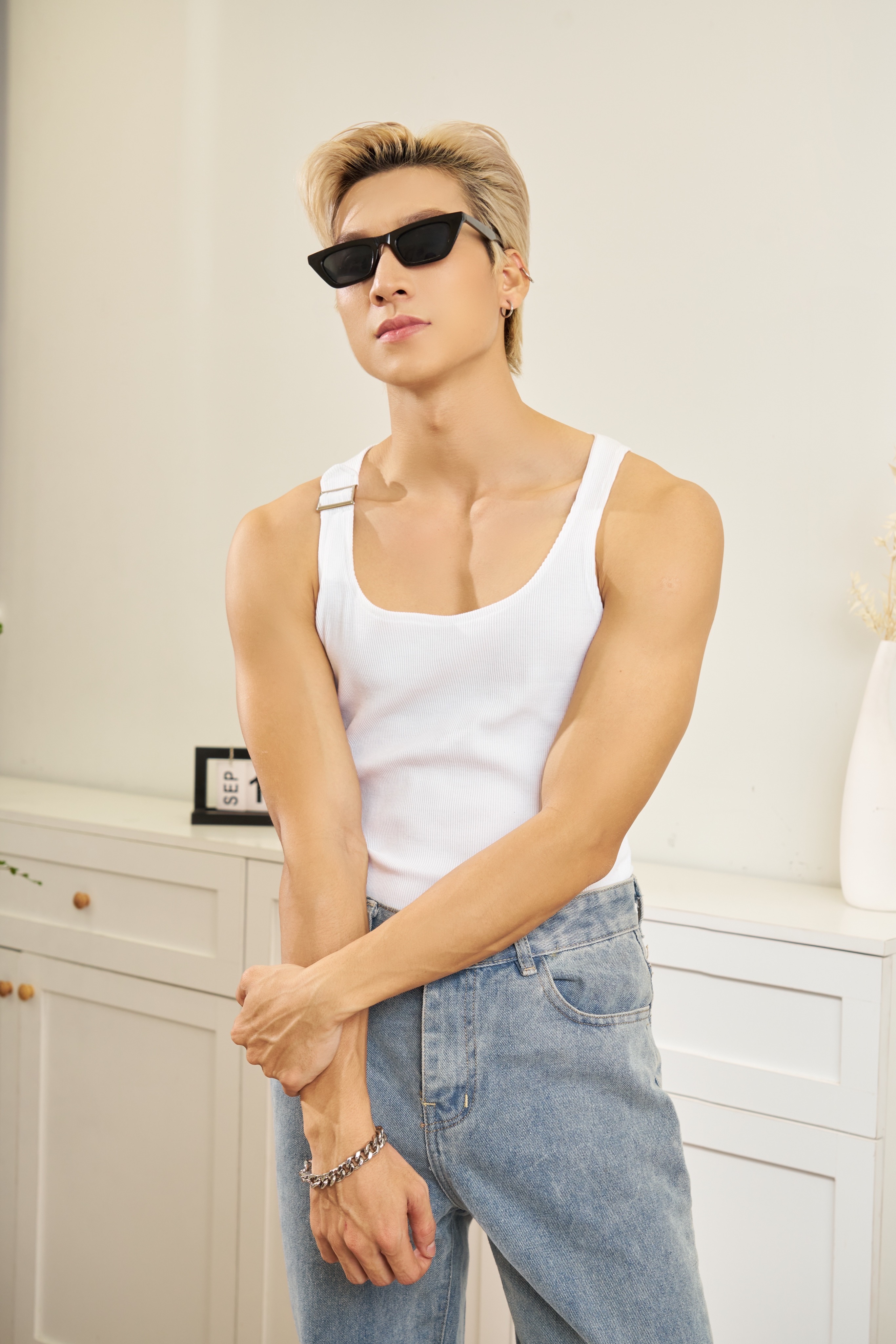 Mô tả Áo Thun Nam TankTop Ba Lỗ Cổ Vuông Dây Khoen Một Bên Form Body Thun Gân Cao Cấp Thương Hiệu Mr Twins - 2
