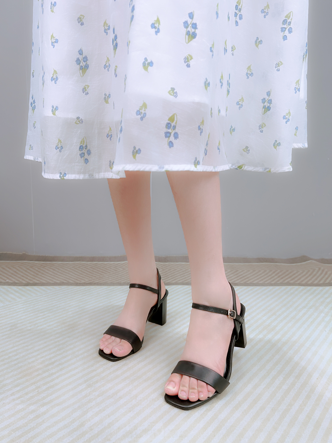 Mô tả Giày Sandal Cao Gót Nữ 7p Đế Vuông, Guốc nữ Tôn Dáng Quai Ngang Thiết Kế Basic NUDDO N702 - 1