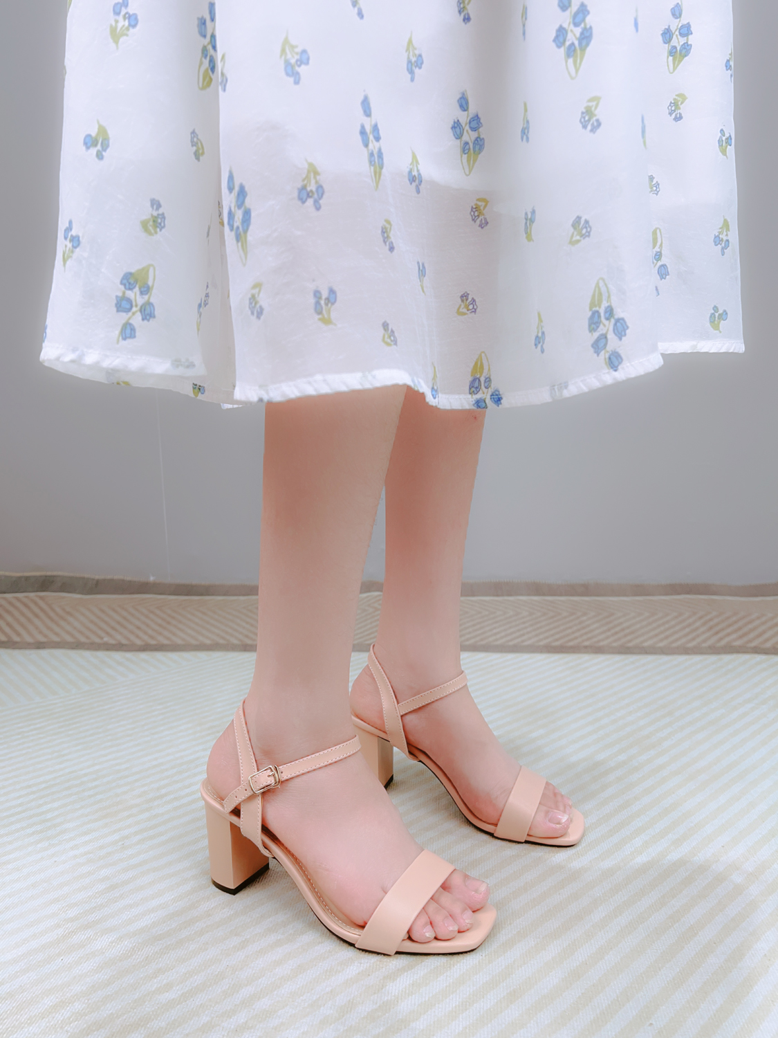 Mô tả Giày Sandal Cao Gót Nữ 7p Đế Vuông, Guốc nữ Tôn Dáng Quai Ngang Thiết Kế Basic NUDDO N702 - 3