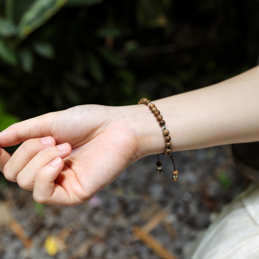 Mô tả Vòng tay trầm hương Bạch Linh Châu Thiên Mộc Hương đơn giản, tinh tế, sang trọng mùi thơm dịu nhẹ - 2