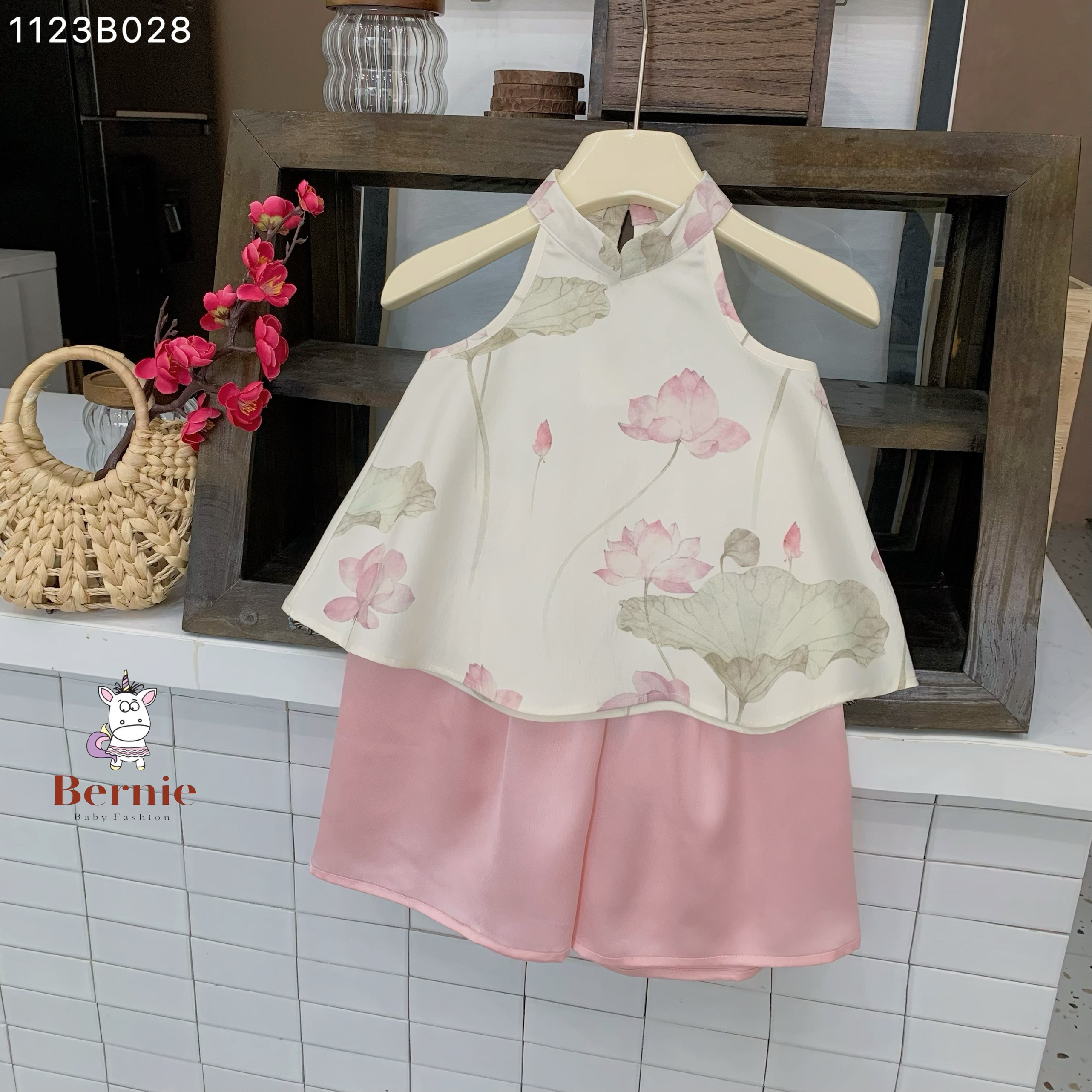 Set yếm lụa hoa sen cho bé gái dễ thương chất lụa sần BERNIE kids 1 ...
