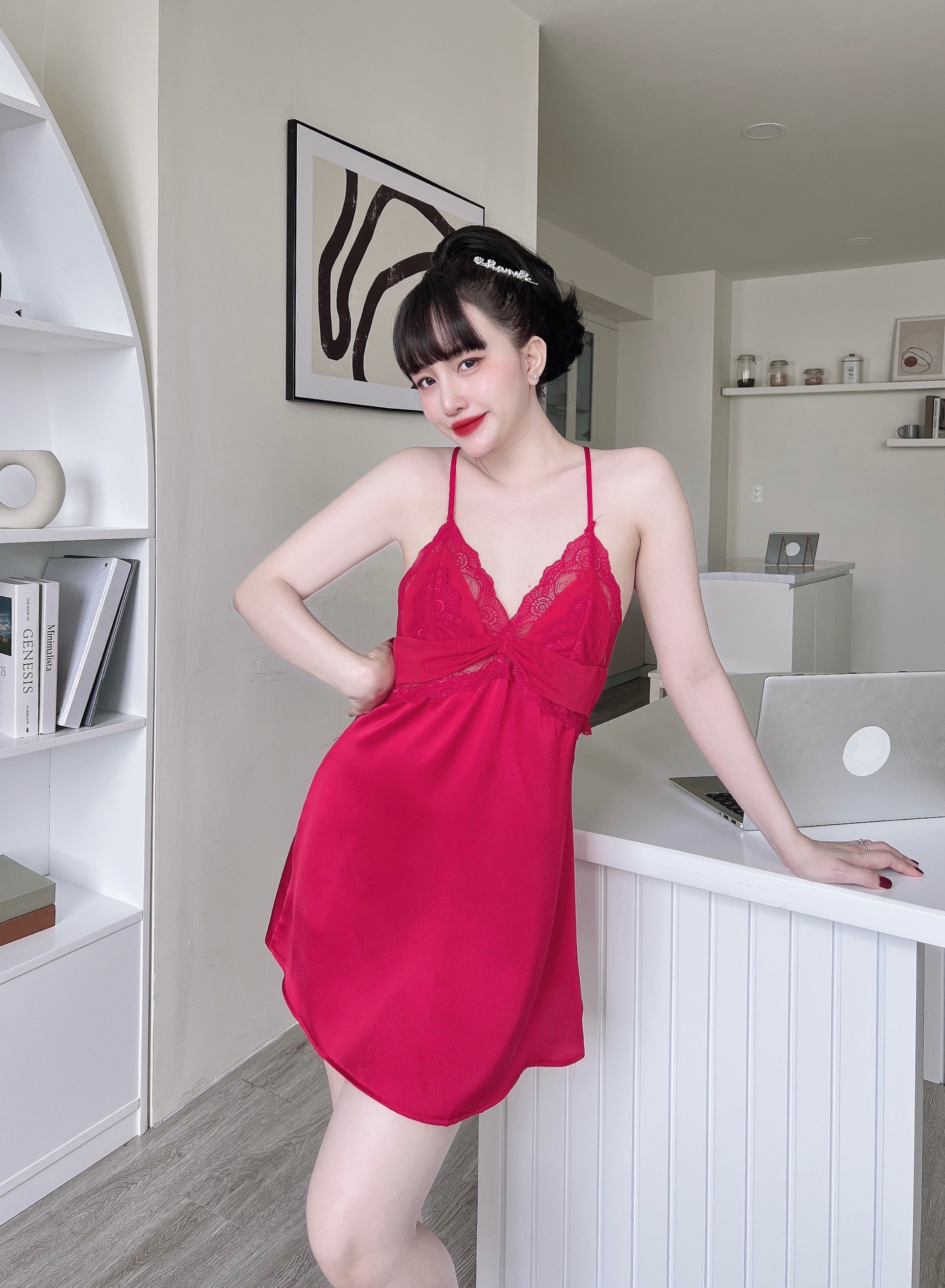 Váy ngủ chữ T SOJUN trên giường
