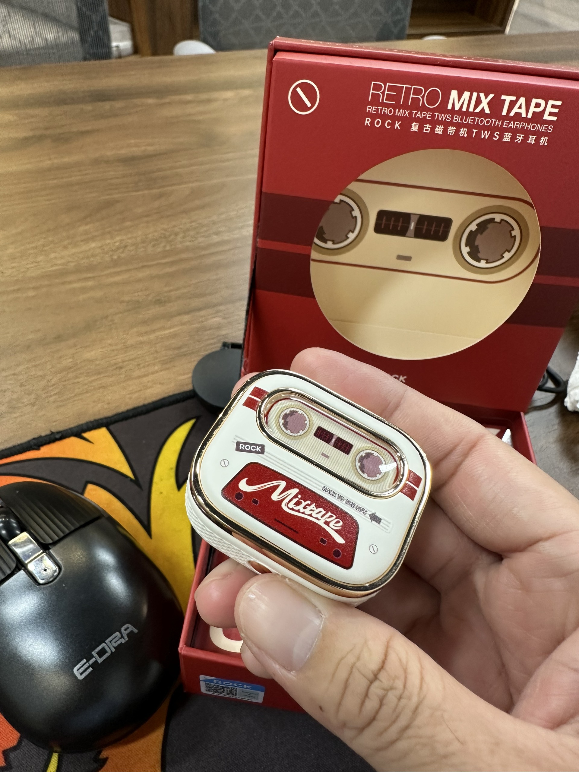 Mô tả Tai nghe bluetooth không dây nhét tai TWS Rockspace Retro sử dụng tới 24h chính hãng bảo hành 1 năm - 5