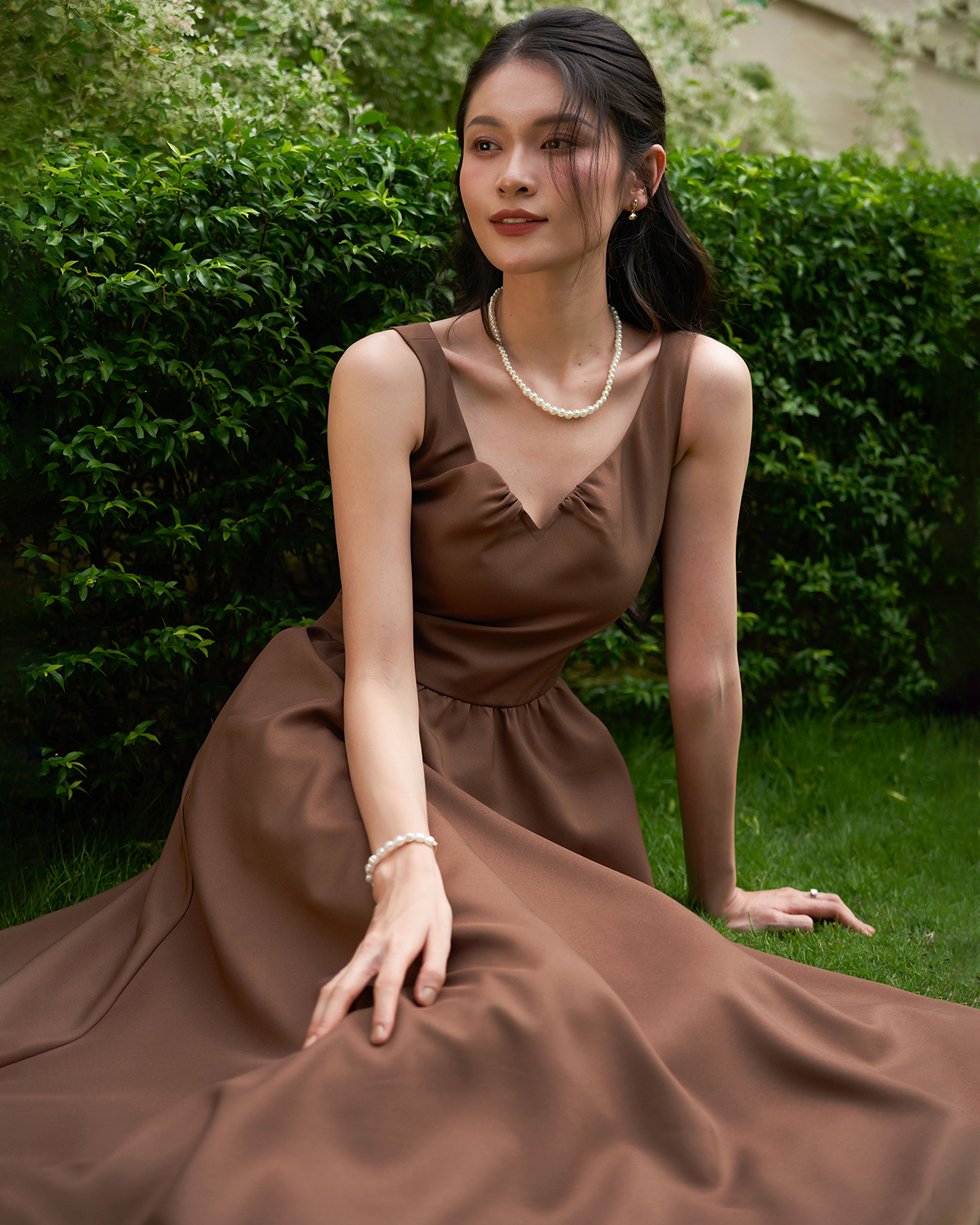 Mô tả Đầm SUZANNA xoè hai dây cổ V màu nâu KHÂU BY CQ - 1