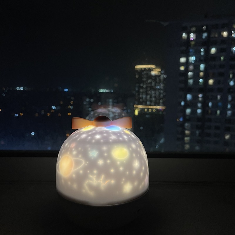 Mô tả Đèn Led chiếu sao Saby hình galaxy dải ngân hà,loa bluetooth, BH 12 tháng pin sạc, xoay 360 độ - 3