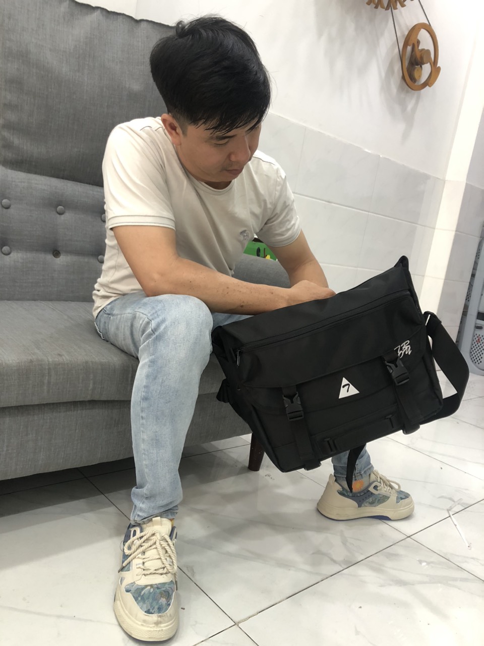 Mô tả Cặp nam đeo chéo TROY Jupiter phối nắp size 37x30x13cm đựng laptop 14inch, chất vải bố chống thấm - 5