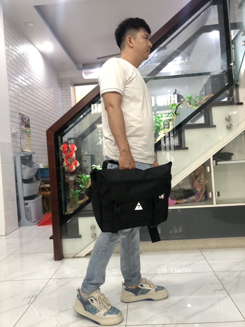 Mô tả Cặp nam đeo chéo TROY Jupiter phối nắp size 37x30x13cm đựng laptop 14inch, chất vải bố chống thấm - 6