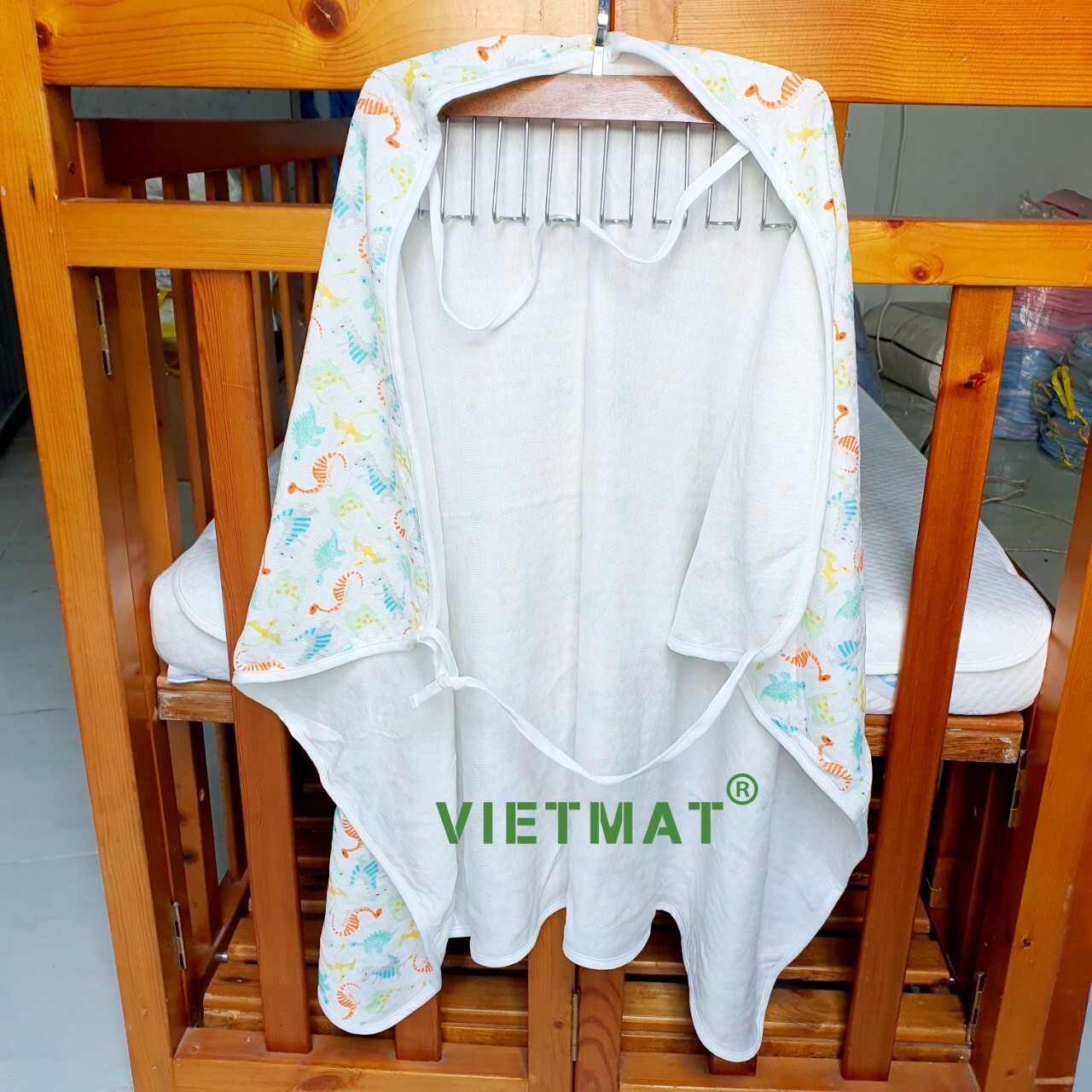 Mô tả Khăn choàng điều hòa che bé bú Vietmat 3 lớp thoáng mát, rộng rãi, kín đáo và nhiều tiện ích - 6