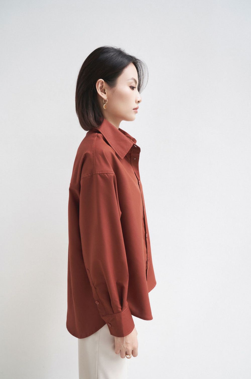 Mô tả Áo sơ mi nữ GILLEE dáng oversized, sơ mi trơn tay dài vải kate Mỹ màu đỏ gạch sang trọng quý phái FAS291 - 3